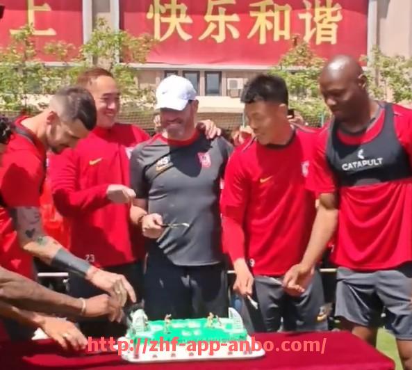 安博体育app下载-英超20支球队队服设计风格及球迷反响分析